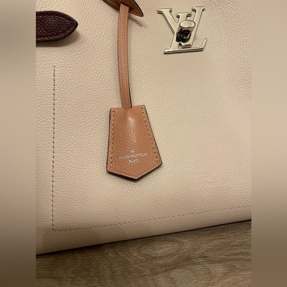 Authentic Louis Vuitton Lockme Day (M53647) - Picture 2 of 16